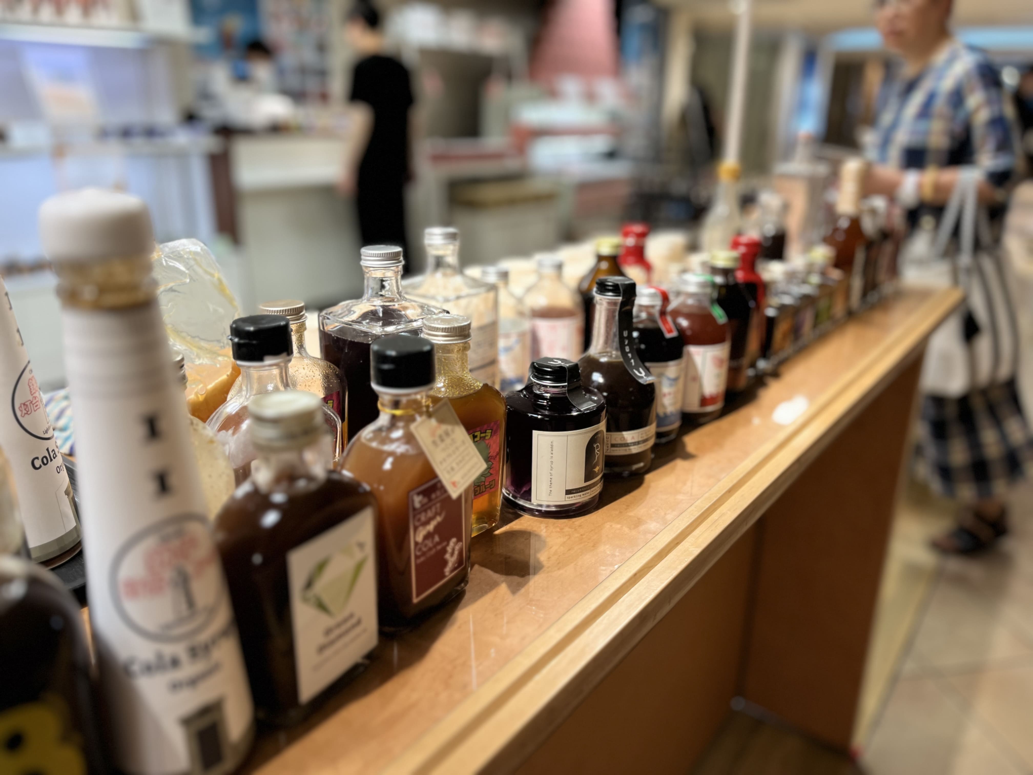 様々なクラフトコーラの瓶